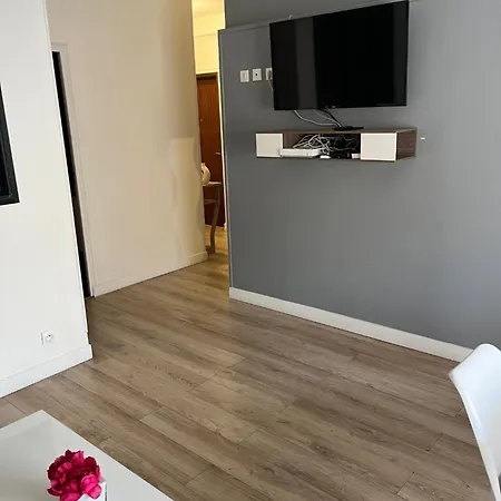 Proche Tour Eiffel Apartamento *